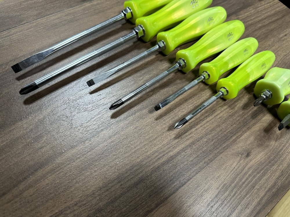 MACTOOLS ドライバーセット 8本 2013年限定ライムキャンディの中古 中古B使用感あり 《千葉》中古工具販売の専門店│ ツールオフ千葉幕張店  ｜中古工具販売のツールオフ