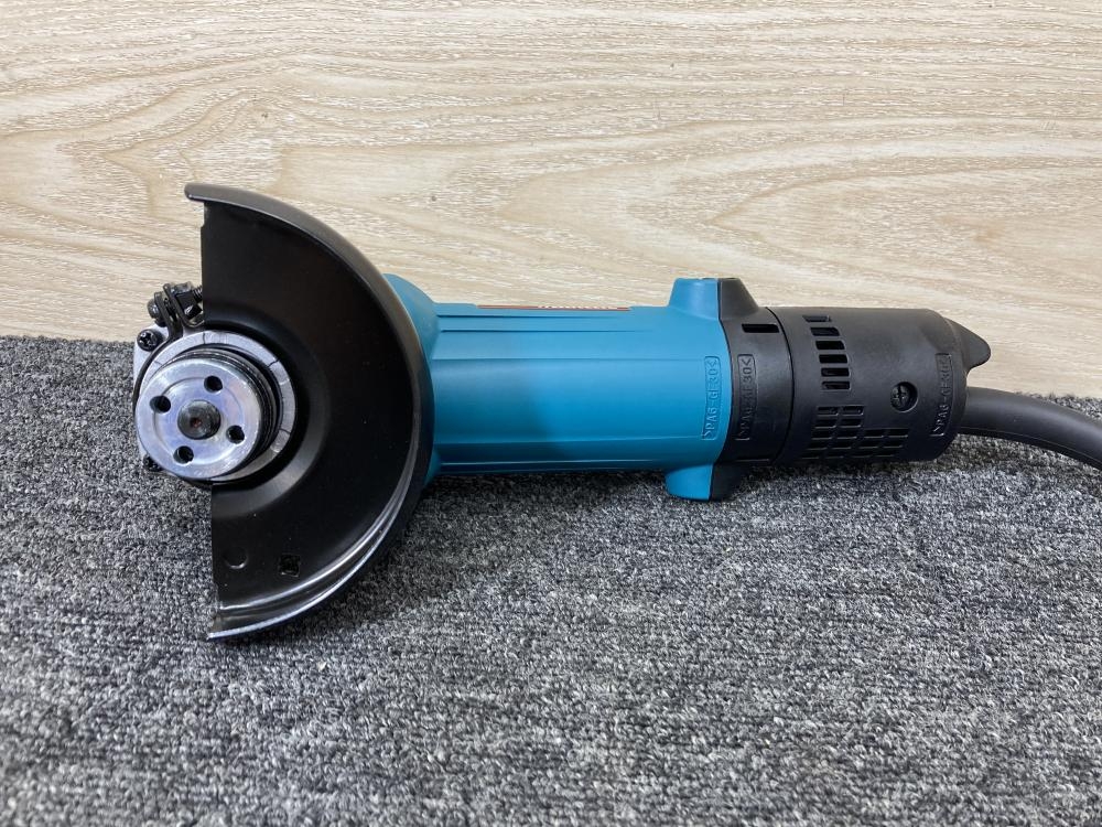 makita マキタ 100mmディスクグラインダ 9533Bの中古 未使用品 《大阪