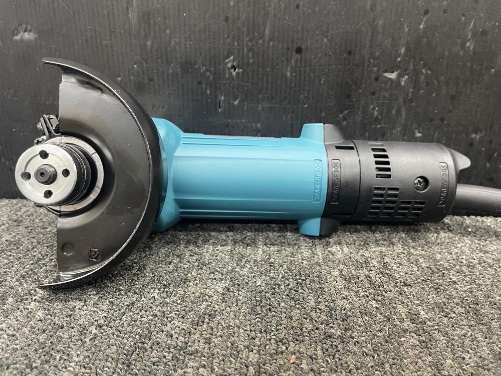 マキタ makita 100mmディスクグラインダー 9533Bの中古 未使用品