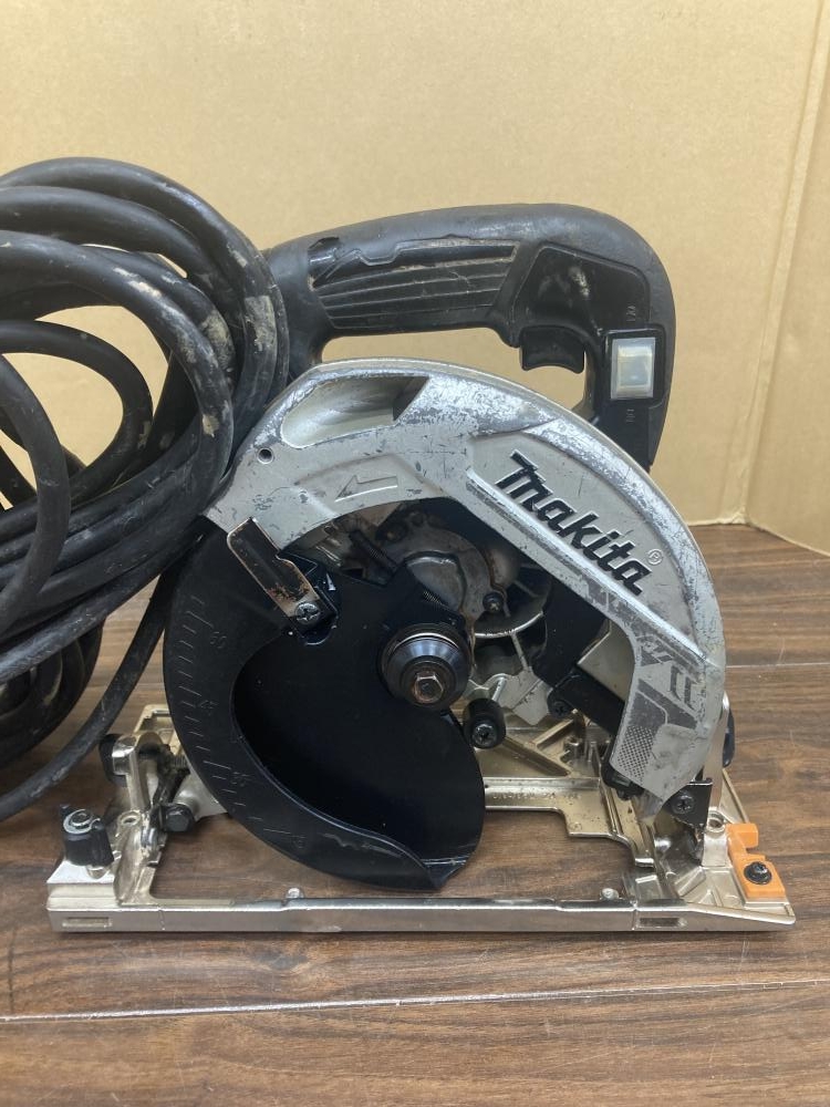 マキタ 165mm電気マルノコ HS6301の中古 中古C傷汚れあり 《埼玉・草加