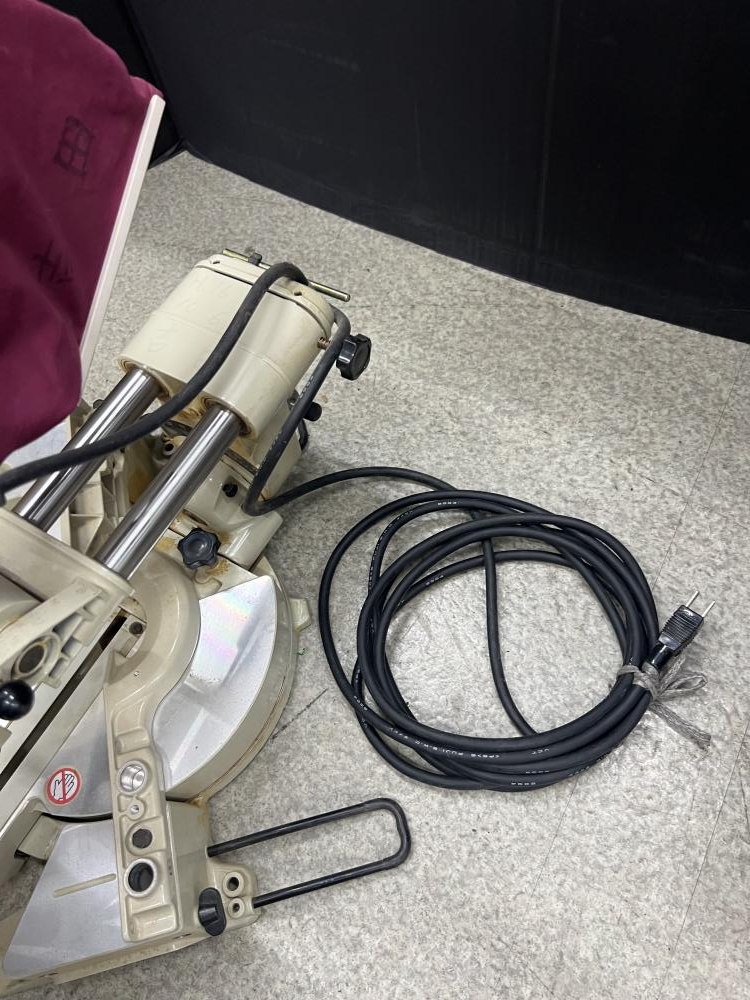 マキタ makita 216mmスライドマルノコ LS0813FLの中古 中古B使用 マキタ makita 216mmスライドマルノコ LS0813FLの中古 中古B使用