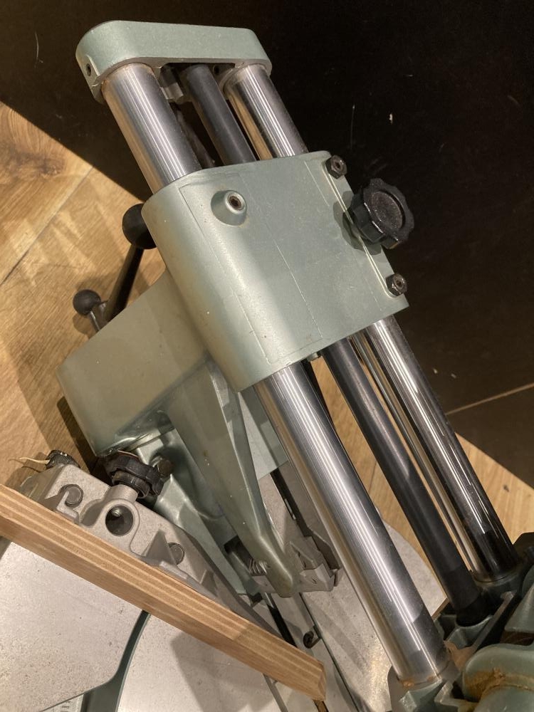 HITACHI 305mm卓上スライド丸のこ C12FSAの中古 中古B使用感あり