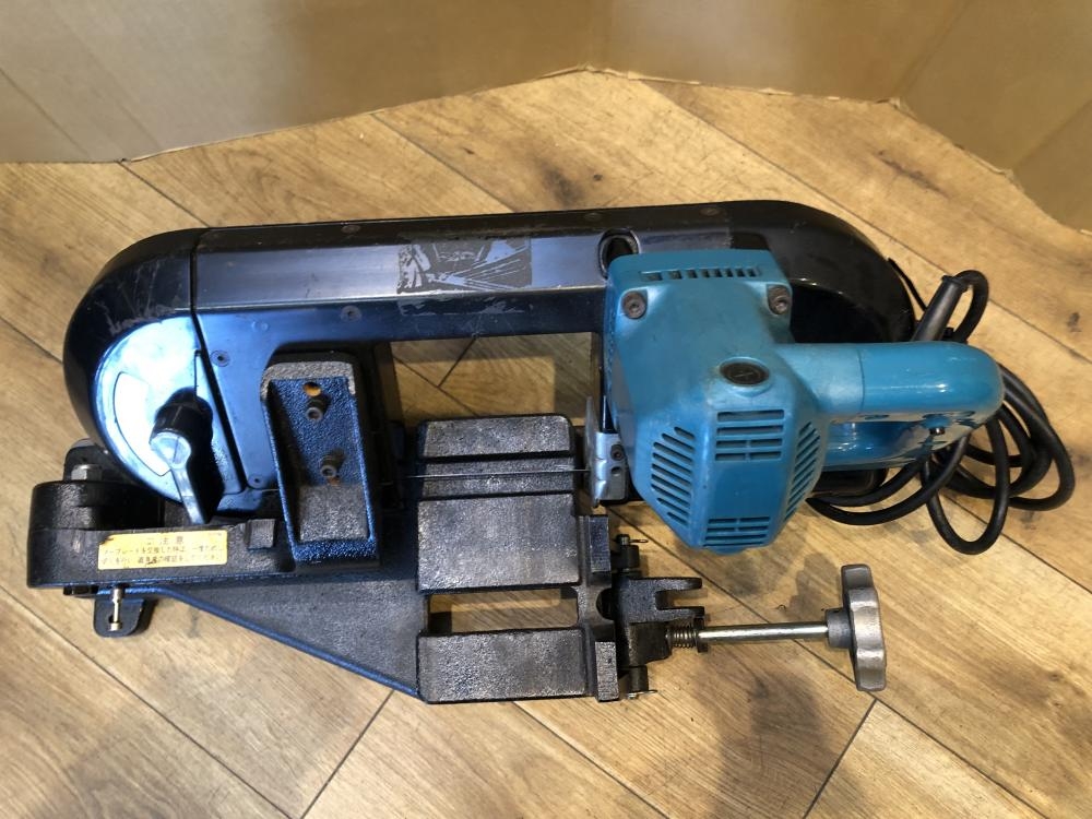 マキタ makita 6型ポータブルバンドソー 2106の中古 中古C傷汚れあり 《埼玉・川越》中古工具販売の専門店│ ツールオフ川越店  ｜中古工具販売のツールオフ