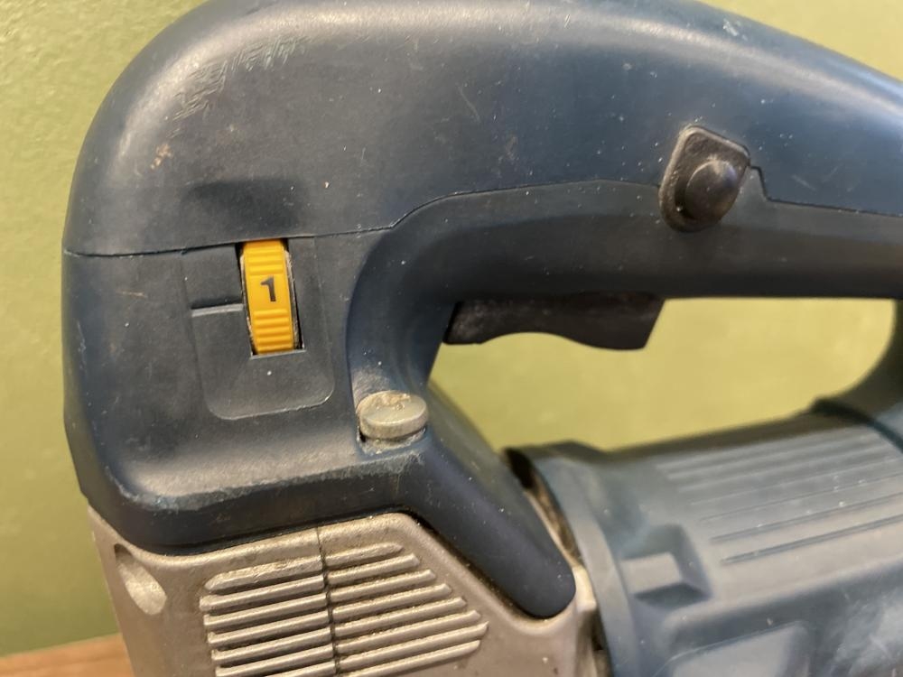 BOSCH - BOSCH ジグソー　GST60PBE bosch gst 60pbeの値段と価格推移は？｜7件の売買データから