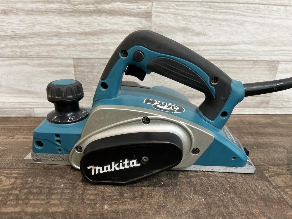 マキタ makita 82mm電気カンナ KP0800Aの中古 中古B使用感あり 《埼玉