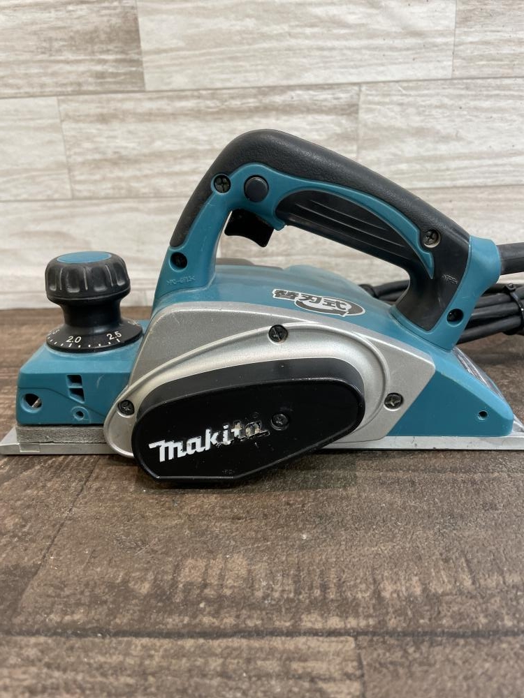 マキタ makita 82㎜カンナ KP0800Aの中古 中古C傷汚れあり 《埼玉