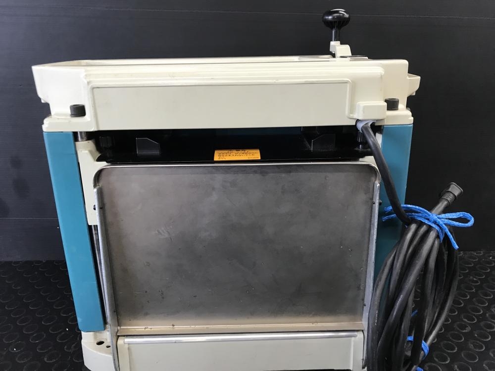 マキタ makita 替刃式自動カンナ 2012NBの中古 中古B使用感あり マキタ makita 替刃式自動カンナ 2012NBの中古 中古B使用感あり
