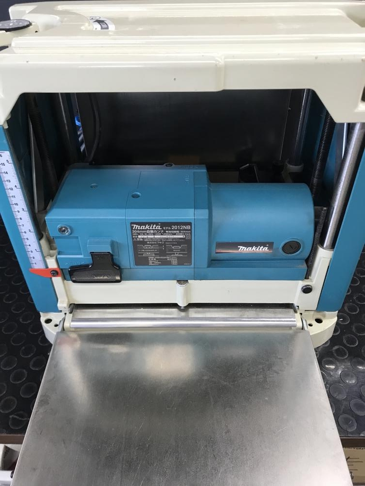 マキタ makita 替刃式自動カンナ 2012NBの中古 中古B使用感あり マキタ makita 替刃式自動カンナ 2012NBの中古 中古B使用感あり
