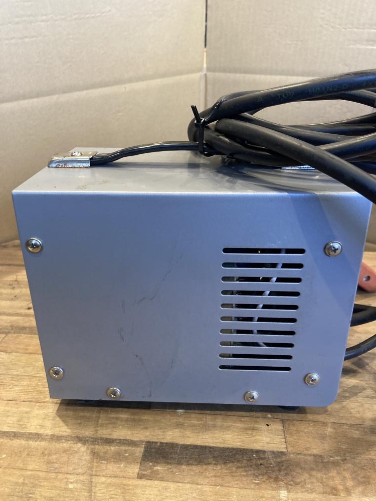 【売却済】【動作品】家庭用小型交流アーク溶接機 100V 出力40A (ISH-40BF) 箱あり イクラ 家庭用小型交流アーク溶接機 IS-40BFの中古 中古C傷汚れあり
