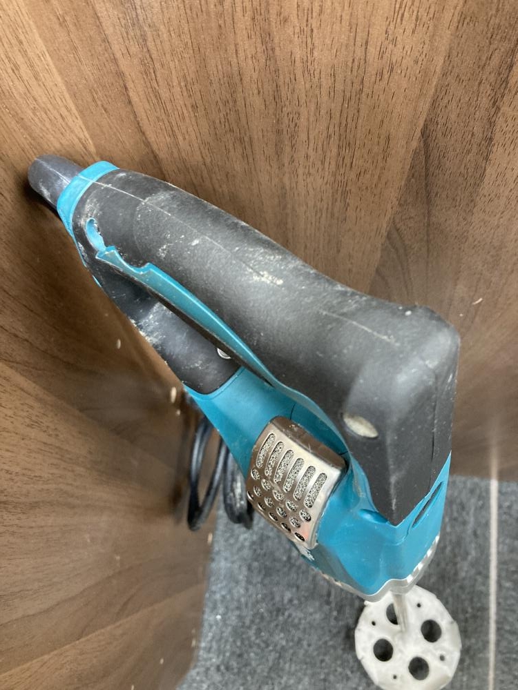 マキタ makita カクハン機 攪拌機 UT1305の中古 中古B使用感あり