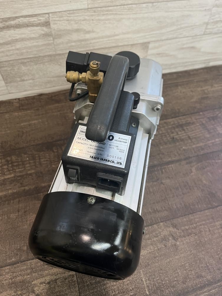 【久留米】【引き取り限定】【中古品】TASCO タスコ TA150RC 真空ポンプ オイル逆流防止弁付 高性能ツーステージ真空ポンプ 単相100V 50/60Hz ※本体のみ TASCO タスコ オイル逆流防止弁付高性能真空ポンプ TA150RDの中古