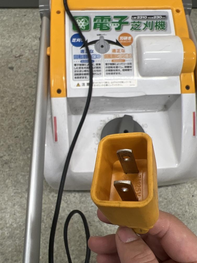 RYOBI UM-2310 芝刈り機 230V 電源コード付き 引き取り限定 RYOBI UM-2310 芝刈り機 230V 電源コード付き 引き取り限定 除雪用品