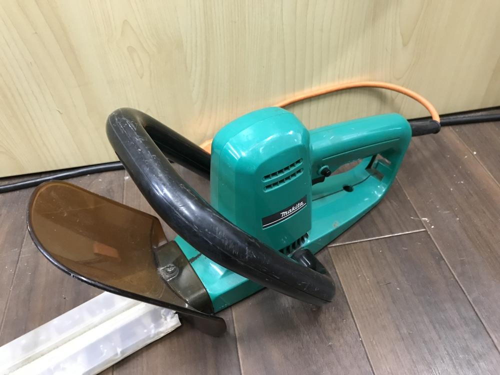 マキタ 400mm生垣バリカン MUH401の中古 中古C傷汚れあり 《千葉》中古 マキタ 400mm生垣バリカン MUH401の中古 中古C傷汚れあり 《千葉》中古