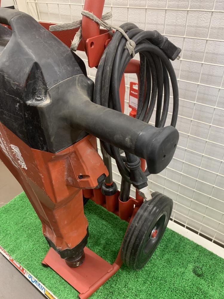 HILTI ヒルティ 電動コンクリートブレーカー TE2000-AVRの中古 中古B使用感あり 《大阪・堺》中古工具販売の専門店│ ツールオフ堺店  ｜中古工具販売のツールオフ