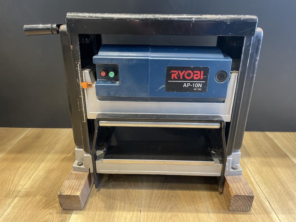 RYOBI 自動カンナ AP-10Nの中古 中古C傷汚れあり 《宮城・仙台》中古工具販売の専門店│ ツールオフ仙台店 ｜中古工具販売のツールオフ