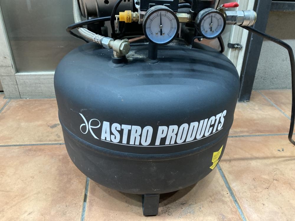 アストロプロダクツ 縦型サイレントエアコンプレッサー AP040951の中古 