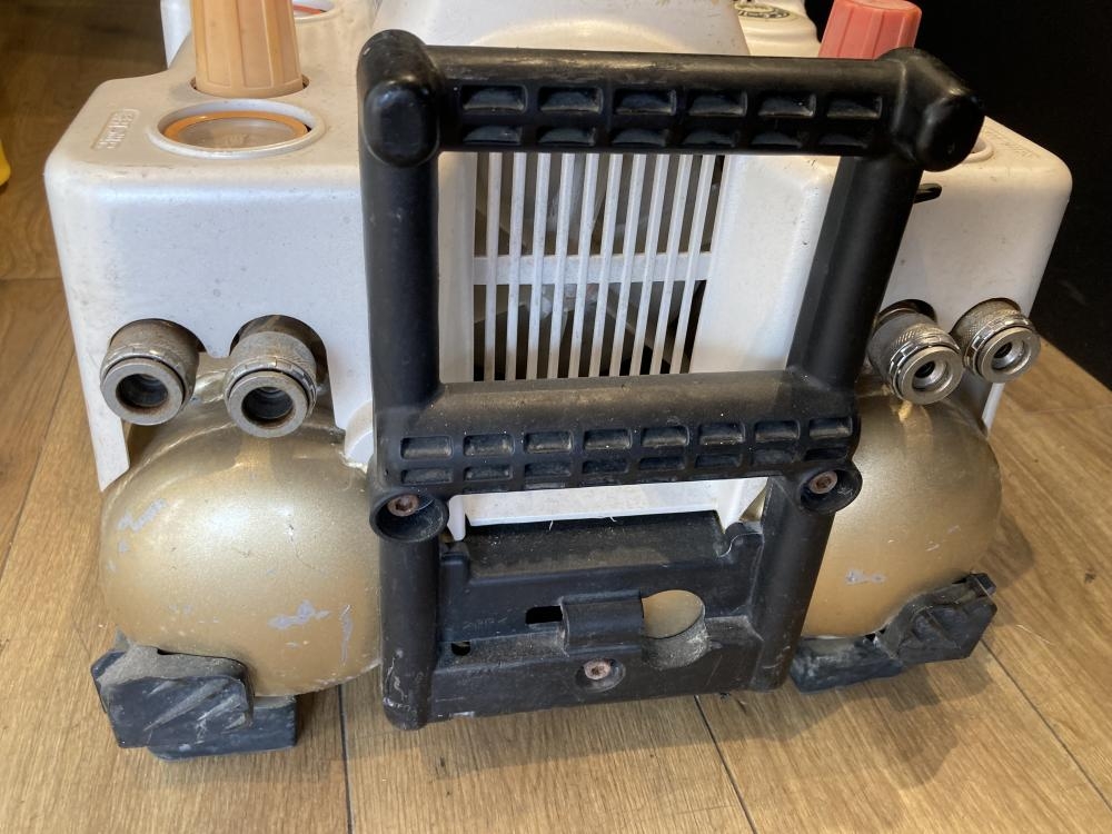 MAX 高圧・常圧コンプレッサー AK-HL1050Eの中古 中古C傷汚れあり