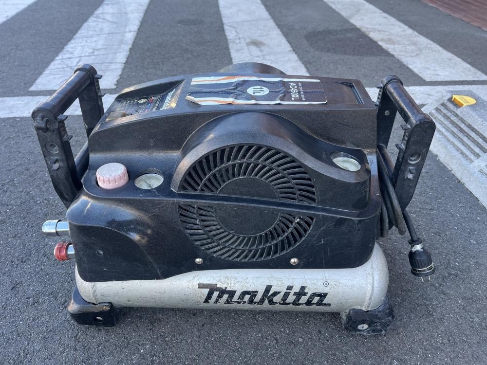 マキタ makita エアコンプレッサ AC460XLの中古 中古C傷汚れあり