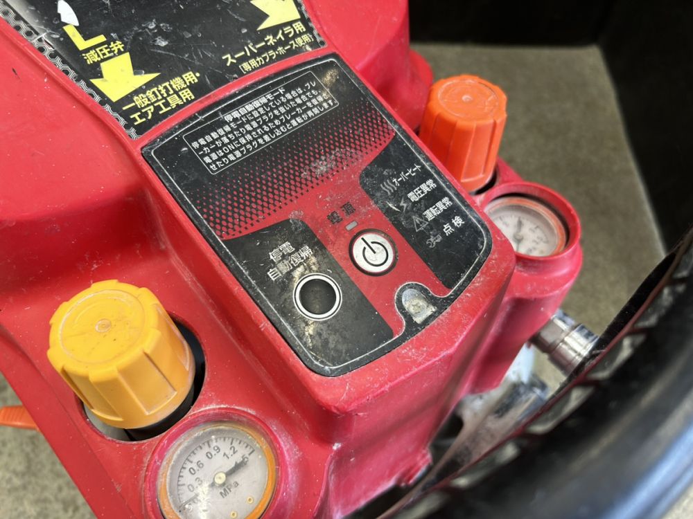 マックス MAX エアコンプレッサ AK-HL9500Eの中古 中古C傷汚れあり