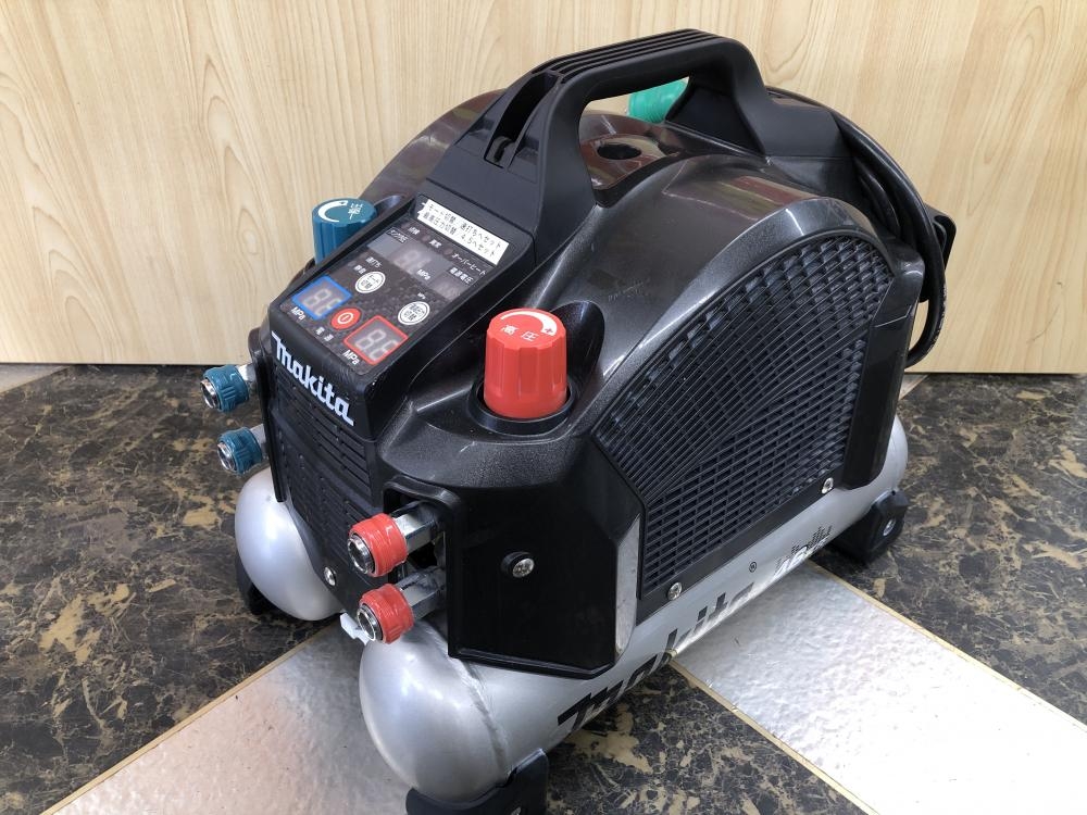 マキタ エアコンプレッサ AC462XSの中古 中古B使用感あり 《千葉・市原