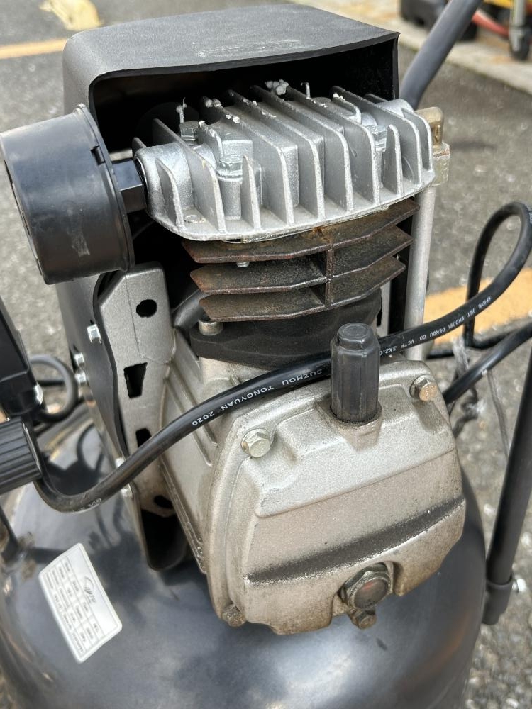 DUTY JAPAN 40Lタンクコンプレッサ ZB-0.08/8の中古 中古C傷汚れあり 