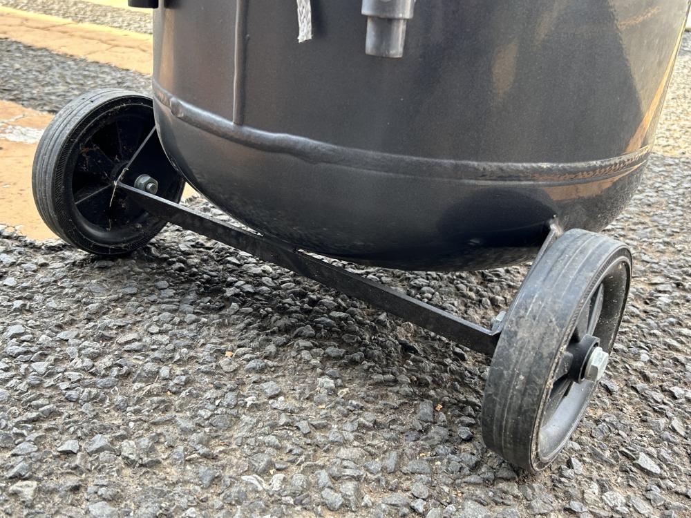 DUTY JAPAN 40Lタンクコンプレッサ ZB-0.08/8の中古 中古C傷汚れあり 