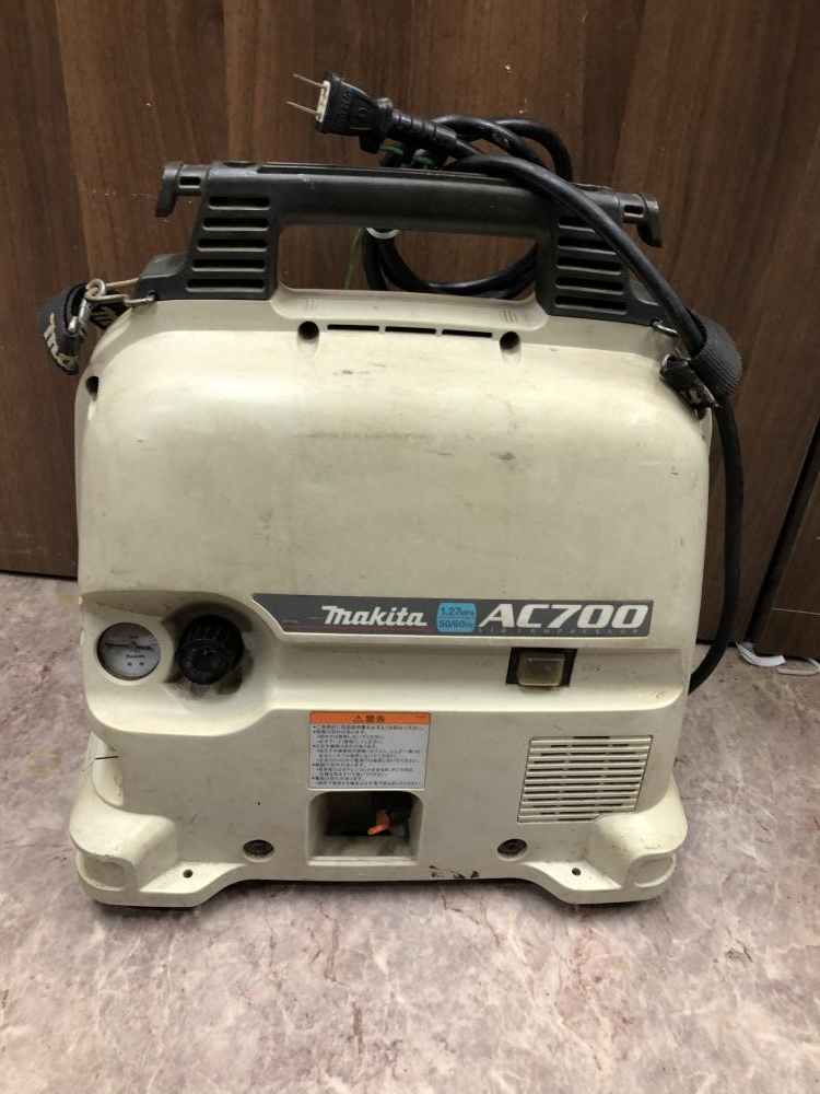 マキタ 常圧コンプレッサー AC700の中古 中古C傷汚れあり 商品詳細  