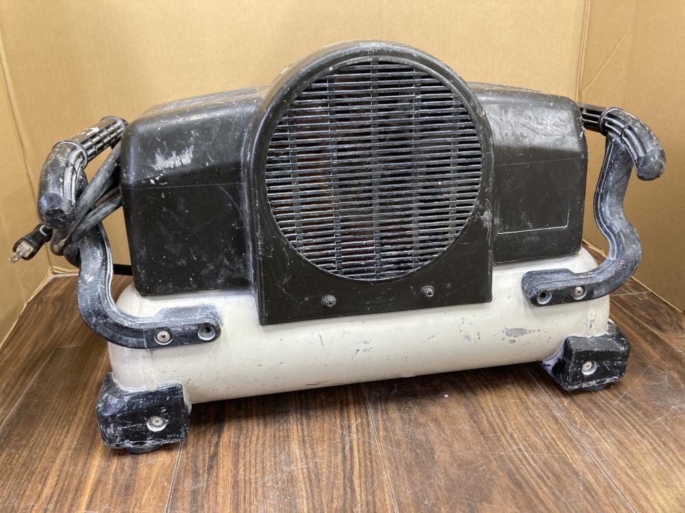 マキタ 常圧エアコンプレッサ AC2211の中古 ジャンク 《埼玉・草加 