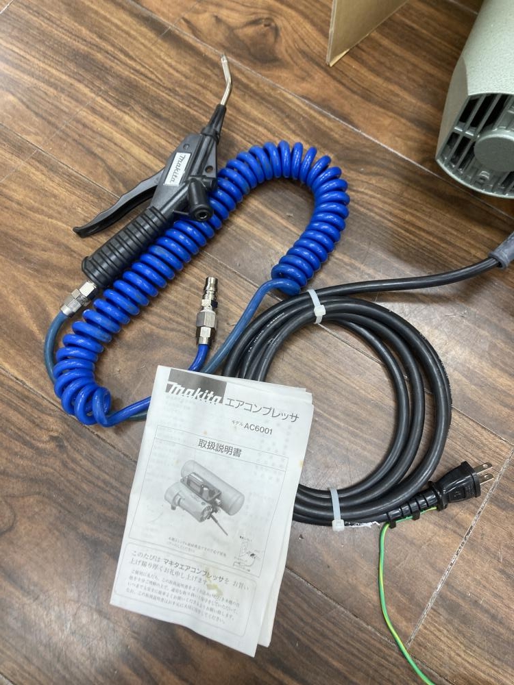 マキタ 常圧コンプレッサー AC6001の中古 中古C傷汚れあり 《埼玉