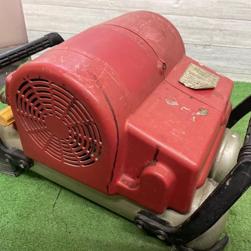 MAX エアコンプレッサー AK-7000AE(6)の中古 中古C傷汚れあり 《大阪
