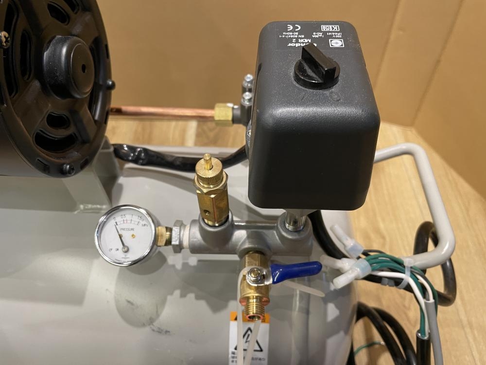 アネスト岩田 OFP-07C 常圧コンプレッサー【野田愛宕店】【店頭取引