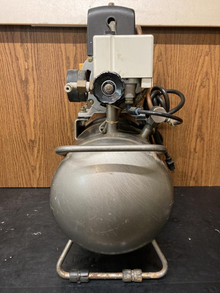 日立工機 常圧エアコンプレッサ 0.2LP-7S 通電/本体エア装填のみ確認の