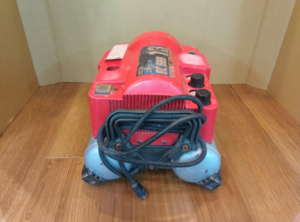 日立 エアーパンチ 常圧エアコンプレッサ EC922の中古 中古C傷汚れあり