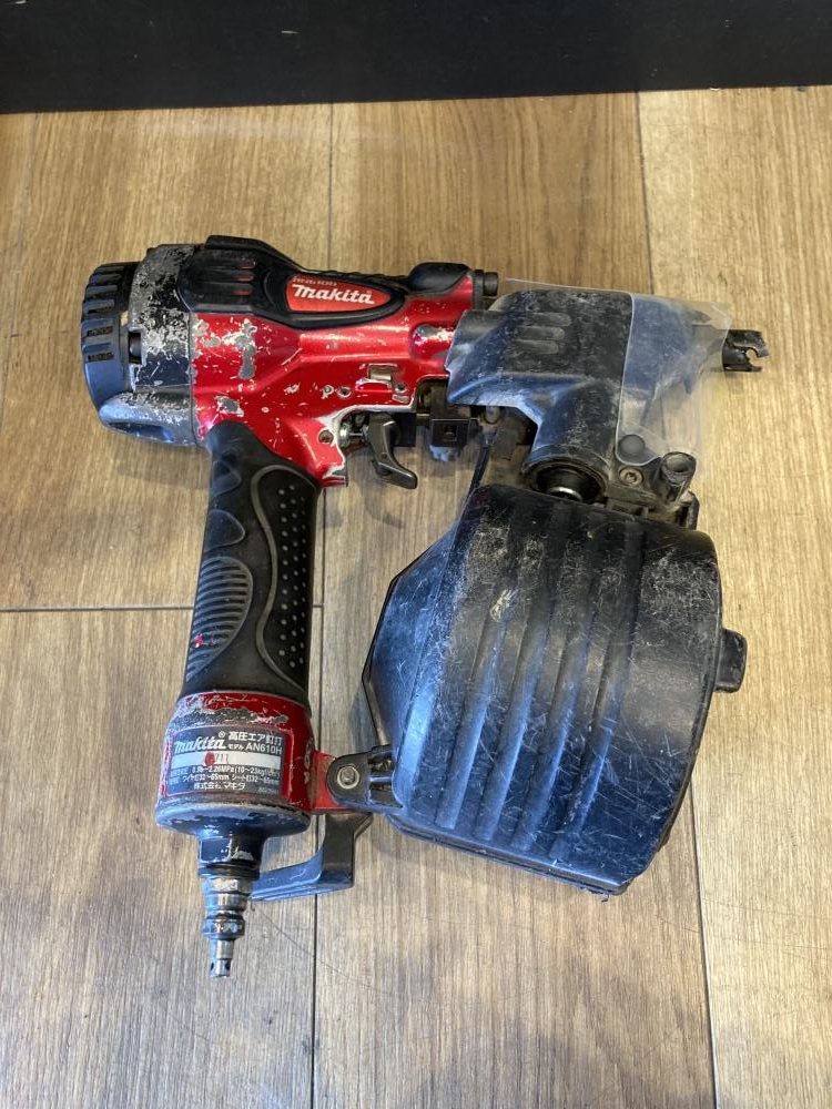 マキタ 65mm高圧釘打ち機 AN610Hの中古 中古C傷汚れあり 《千葉 マキタ 65mm高圧釘打ち機 AN610Hの中古 中古C傷汚れあり 《千葉
