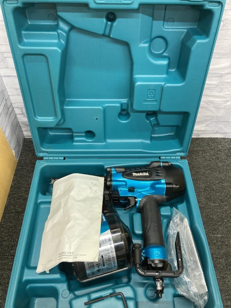 マキタ makita 90mm高圧エア釘打ち機 コイルネイラ AN931Hの中古 中古A(美品) 《大阪・松原》中古工具販売の専門店│ツールオフ松原店  ｜中古工具販売のツールオフ