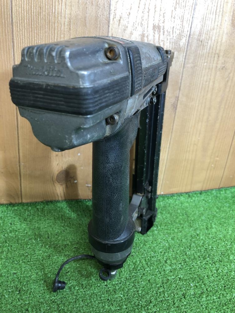 マキタ makita 常圧仕上釘打機 AF502の中古 中古C傷汚れあり 《埼玉・川越》中古工具販売の専門店│ ツールオフ川越店  ｜中古工具販売のツールオフ