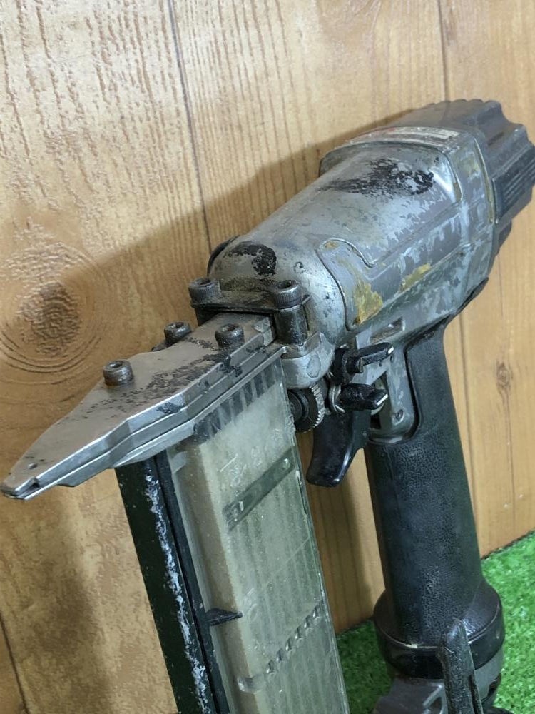 マキタ makita 常圧仕上釘打機 AF502の中古 中古C傷汚れあり 《埼玉・川越》中古工具販売の専門店│ ツールオフ川越店  ｜中古工具販売のツールオフ