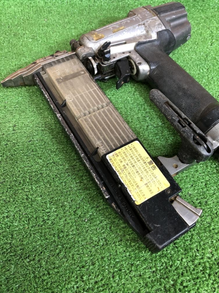 マキタ makita 常圧仕上釘打機 AF502の中古 中古C傷汚れあり