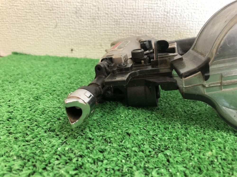 マキタ 常圧エアポケット釘打ち機 AN302Pの中古 中古C傷汚れあり マキタ 常圧エアポケット釘打ち機 AN302Pの中古 中古C傷汚れあり