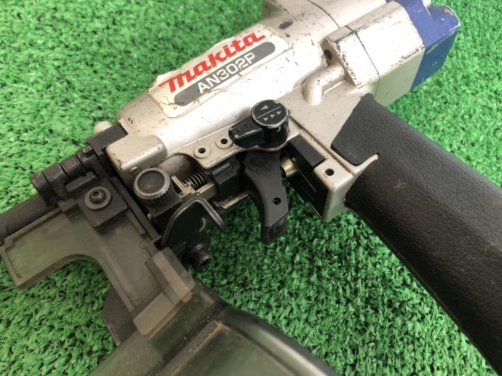 マキタ 常圧エアポケット釘打ち機 AN302Pの中古 中古C傷汚れあり マキタ 常圧エアポケット釘打ち機 AN302Pの中古 中古C傷汚れあり