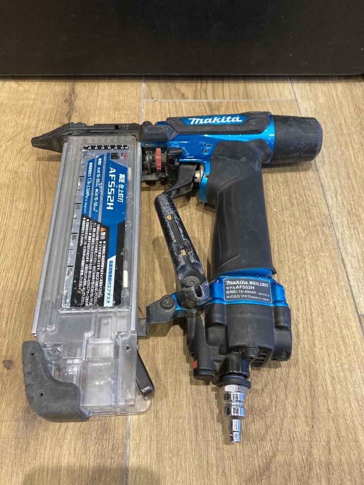 makita マキタ 釘打ち機 AF552H 動作未確認 ジャンク makita マキタ 釘打ち機 AF552H 動作未確認 ジャンク