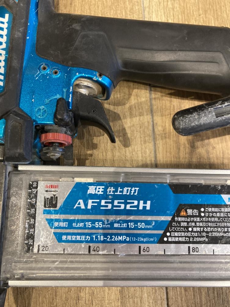 makita マキタ 高圧フィニッシュネイラ AF552Hの中古 中古B使用感あり 《東京・調布》中古工具販売の専門店│ ツールオフ調布店  ｜中古工具販売のツールオフ