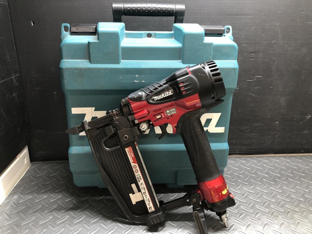 マキタ makita 高圧フロアタッカ AT1150HAの中古 中古B使用感あり 《大阪・枚方》中古工具販売の専門店│ ツールオフ枚方店 ｜中古 工具販売のツールオフ