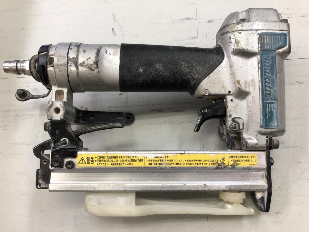 中古】マキタ makita AT4254A 常圧タッカ 使用釘(mm)13・16・19・22・25