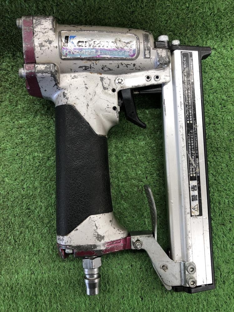 兼松内装用タッカー　KTZ-422J カネマツ 常圧エアタッカ KTZ-422Jの中古 中古C傷汚れあり 《埼玉