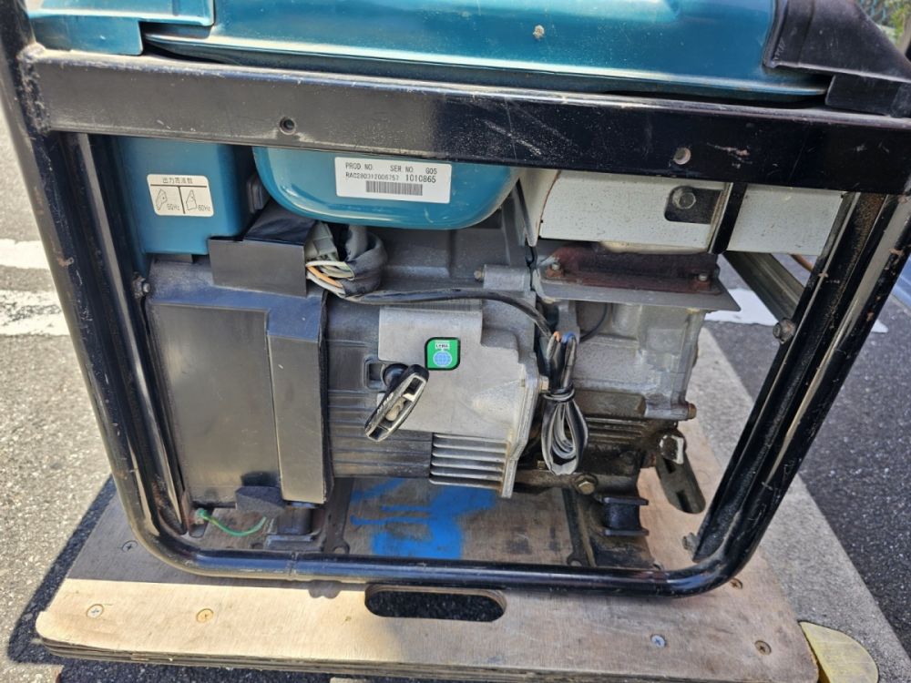 マキタ makita インバーター発電機 G250I 50/60Hz 2.5kVAの中古