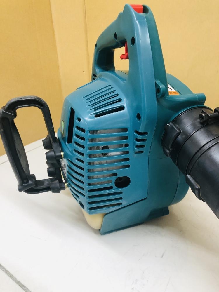 マキタ makita エンジンブロワ EUB250の中古 中古C傷汚れあり 《埼玉・鴻巣》中古工具販売の専門店│ ツールオフ鴻巣店 ｜中古 工具販売のツールオフ