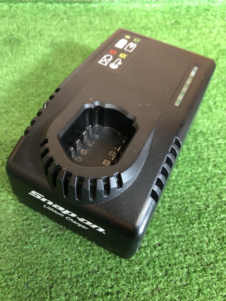 スナップオン Snap-on バッテリー+充電器セット CTB8174+CTC772Aの中古 中古C傷汚れあり 《埼玉・川越》中古工具販売の専門店│  ツールオフ川越店 ｜中古工具販売のツールオフ