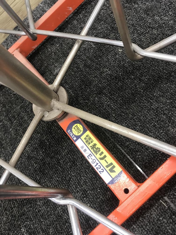 ミノル工業 電線リール E-9122の中古 中古C傷汚れあり 《大阪・松原