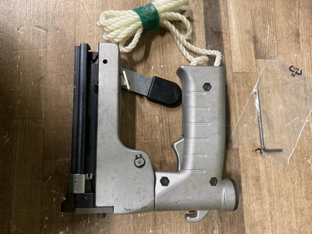 マキタ 屋内線布線器 TS713の中古 中古C傷汚れあり 《東京